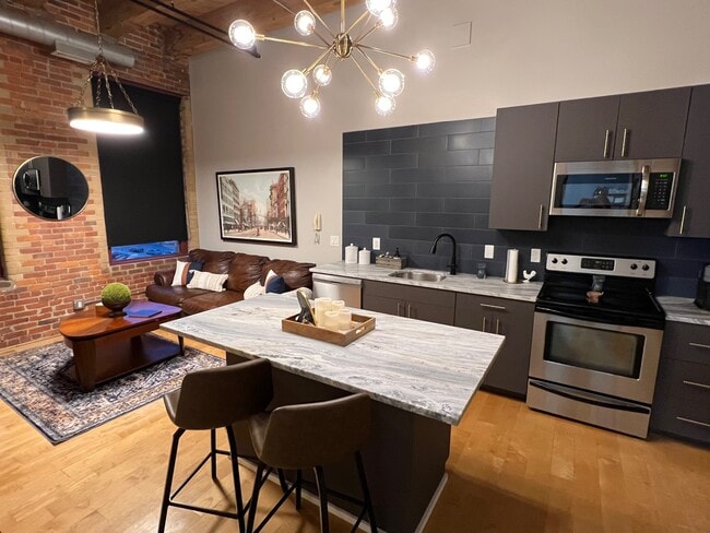 Photo - 150 E Main St Unidad 411