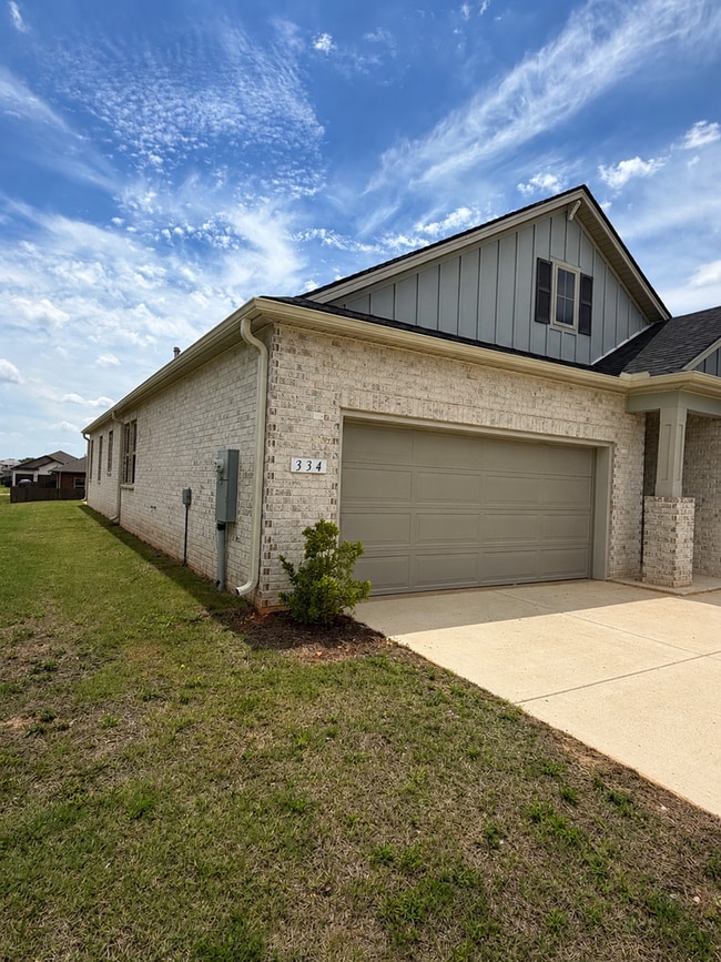 Photo - Beautiful 3 Bedroom Home in Grand Hollow with Resort-Style Amenities!
