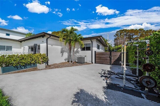 Photo - 3531 SW 1st Ave