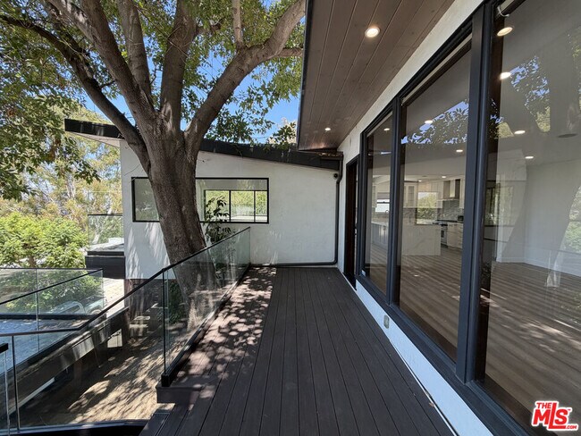 3565 Multiview Dr