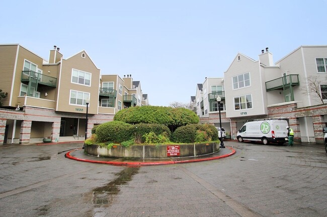 Photo - 1710 S Harbor Way