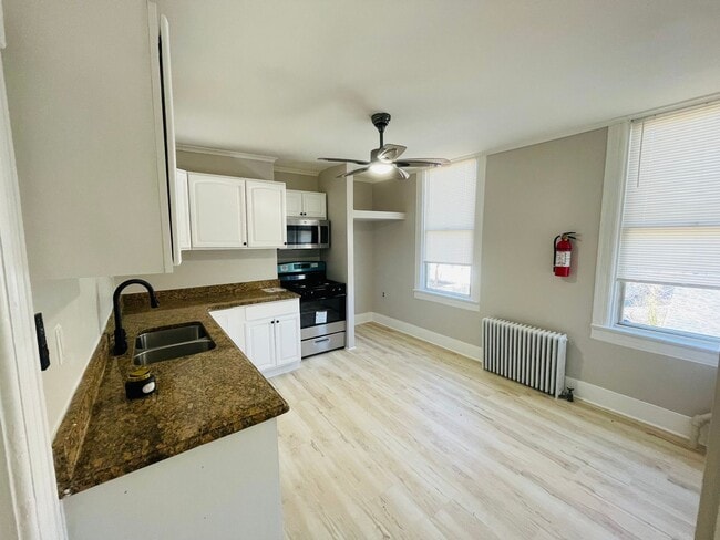 Photo - 65-67-67 Kenmore Ave Unidad 2