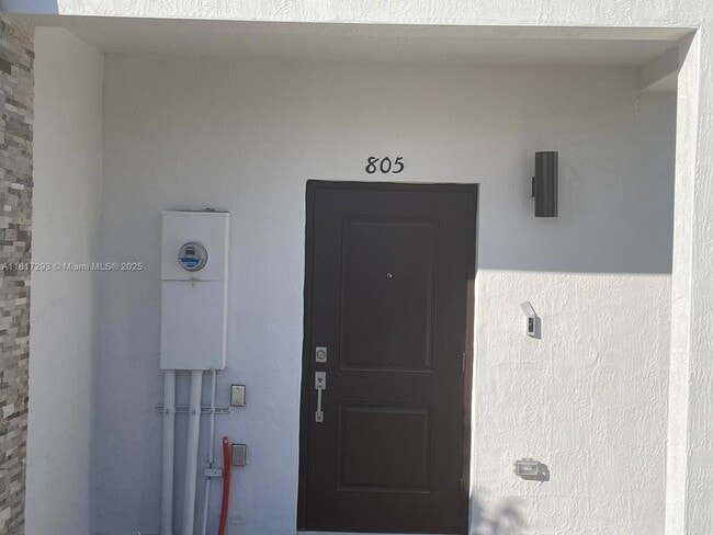 Building Photo - 805 NE 211th St Rental