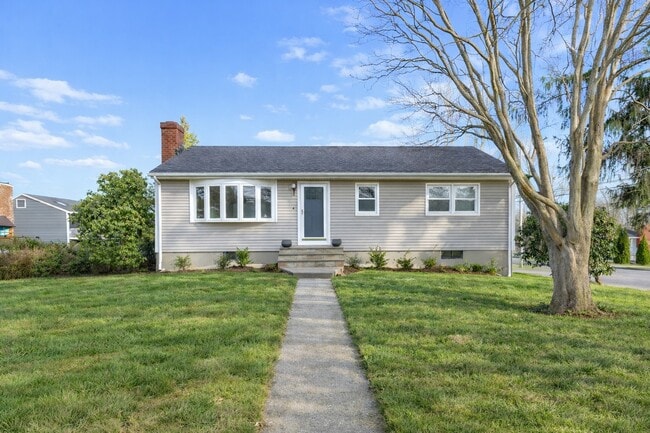 Building Photo - 4 Soundview Ave