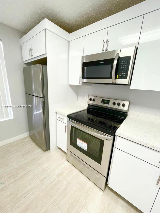 Photo - 8117 SW 21st Ct Unidad 8117 Rental