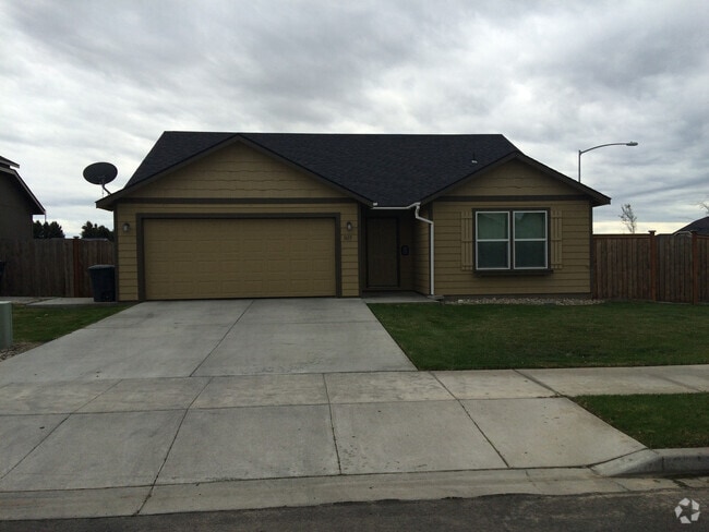 Building Photo - Cute 3 bedroom, 2 bathroom!! Rental