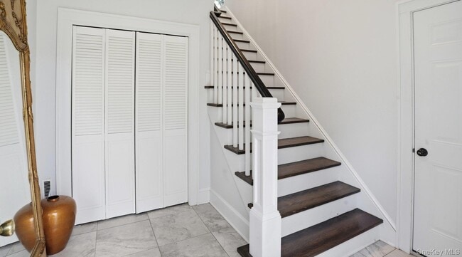 Photo - 420 Maple Ave S