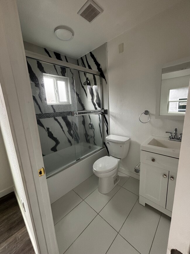 Photo - 1672 W 36th St Unit 2