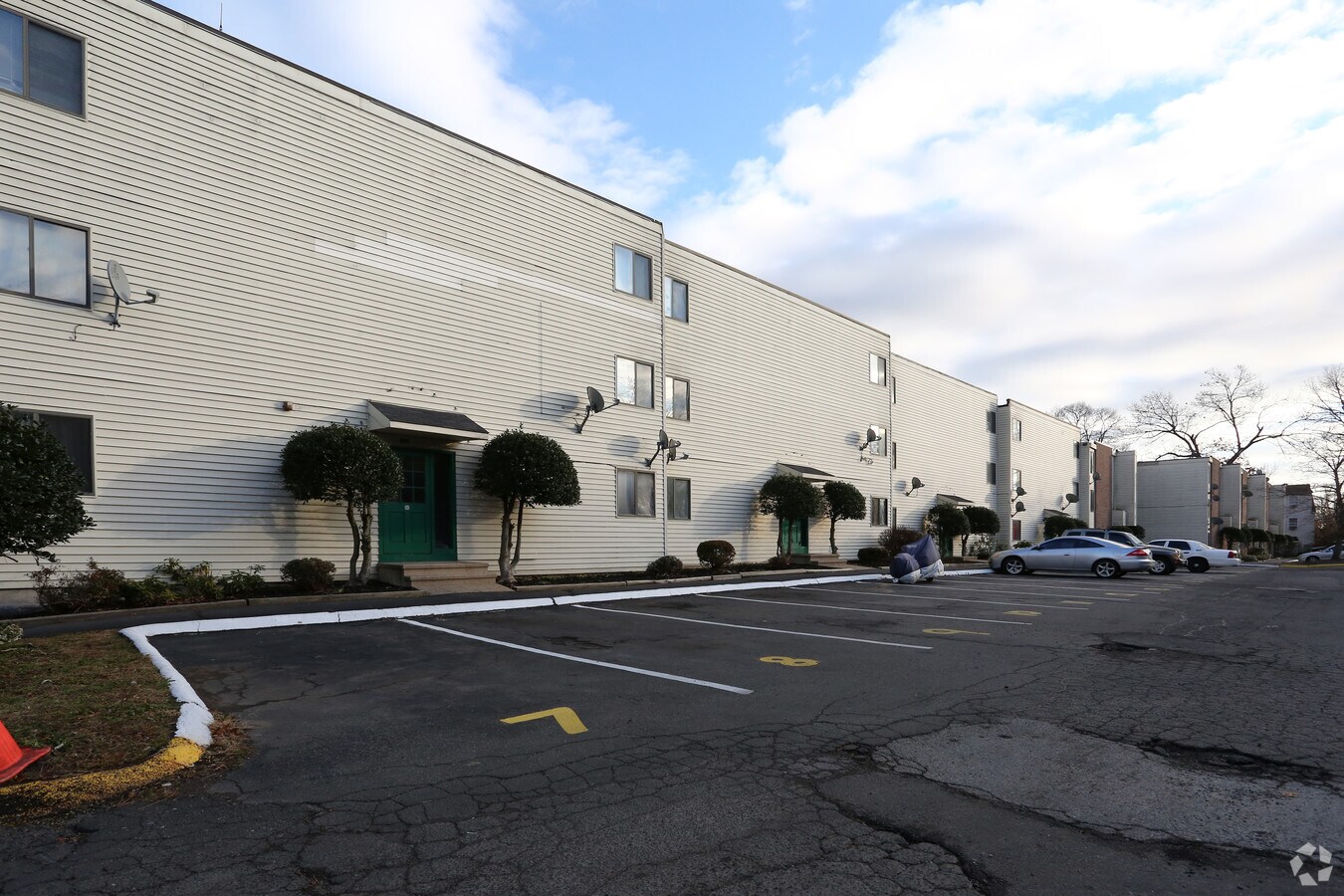 Foxon Woods Apartments - Foxon Woods Apartments
