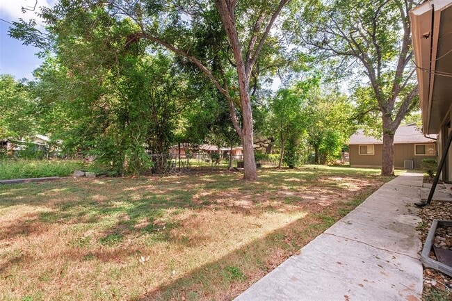 Building Photo - 200 Concho St Unit D Rental