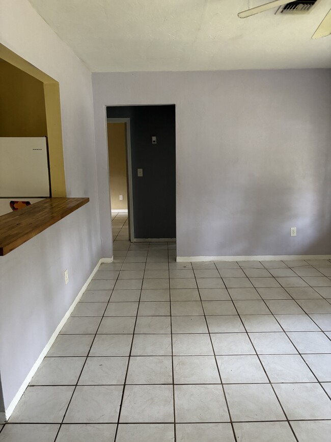 Building Photo - 1007 NE 112th St