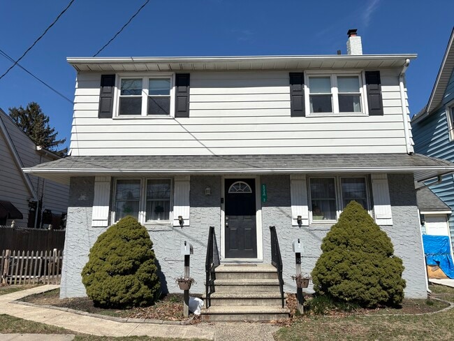 Building Photo - 533 W Kings Hwy