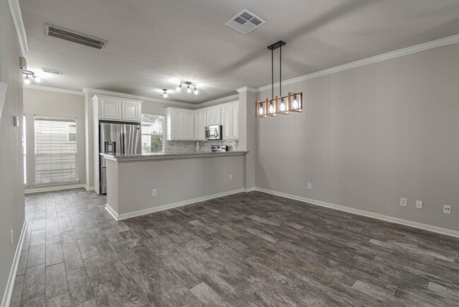 Photo - 1729 Tuam St