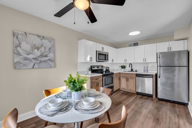 Photo - Chateau Apartments