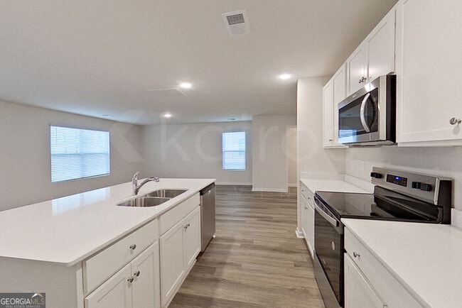 Photo - 121 Overstreet Way