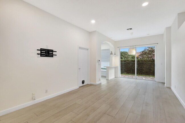 Photo - 1898 Capeside Cir