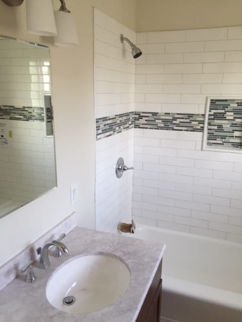 bathroom - 1333 W Adams Blvd Unit 1333