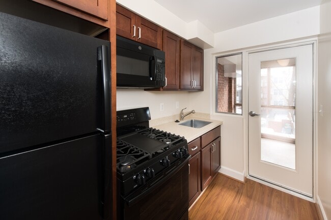 Brooklnad Place - Kitchen