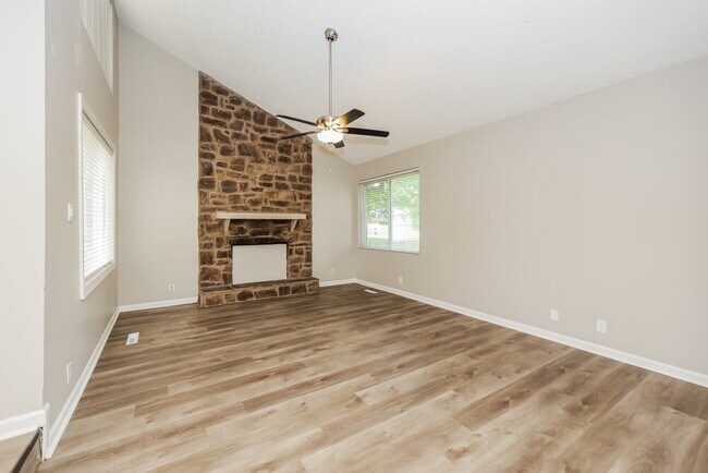 Photo - 252 Cedarmont Cir