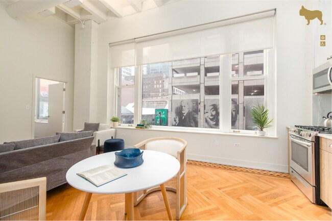 Photo - 33 E Adams St