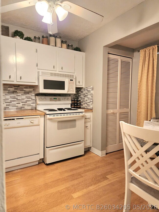 Photo - 285 SE 10th St Unit 8a