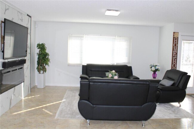 Photo - 7655 Cardiff Ct N