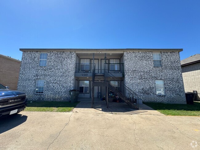 Building Photo - 3203 Toledo Dr Unit # A Rental