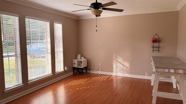 Photo - 10310 Hedge Way Dr