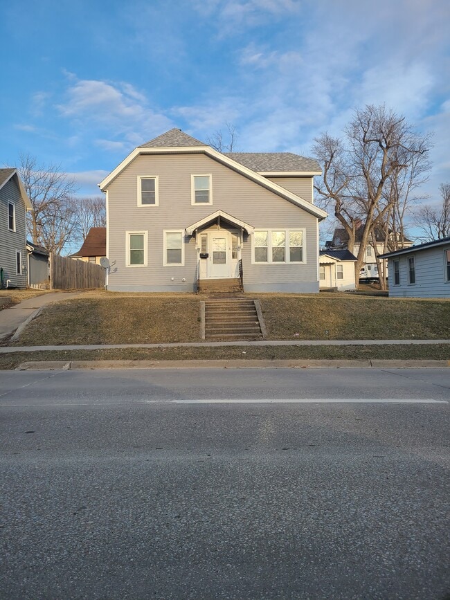 Photo - 708 State St