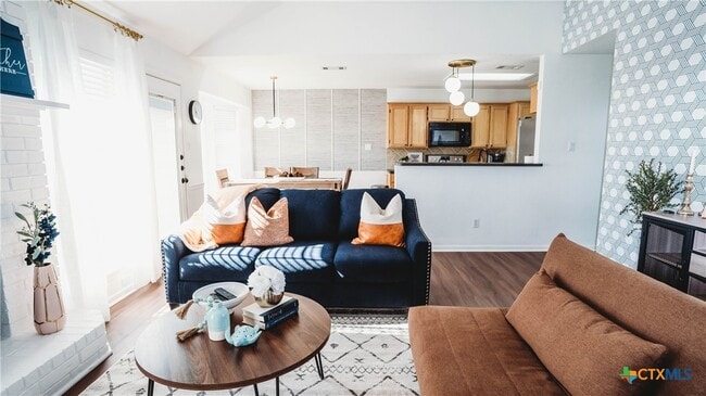 Photo - 3904 Split Oak Dr