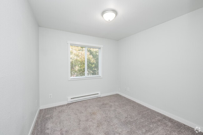 2BR, 1BA - 724SF - Bedroom