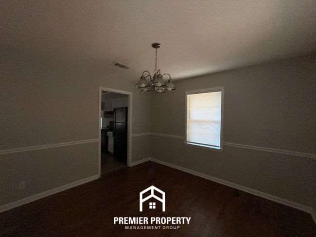 Photo - 5037 Woodlark Ave