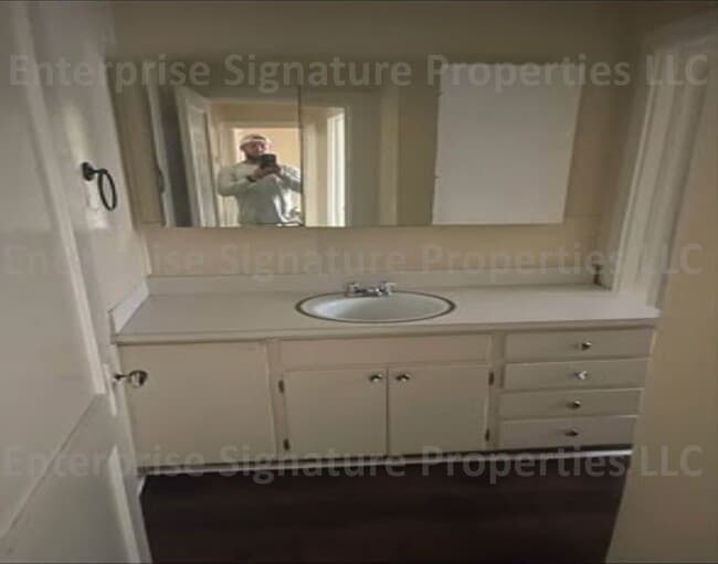 Photo - 711 Westmead St