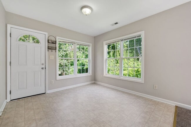 Photo - Great 4 bedroom home in South Durham right off S. Roxboro: Available August 10th