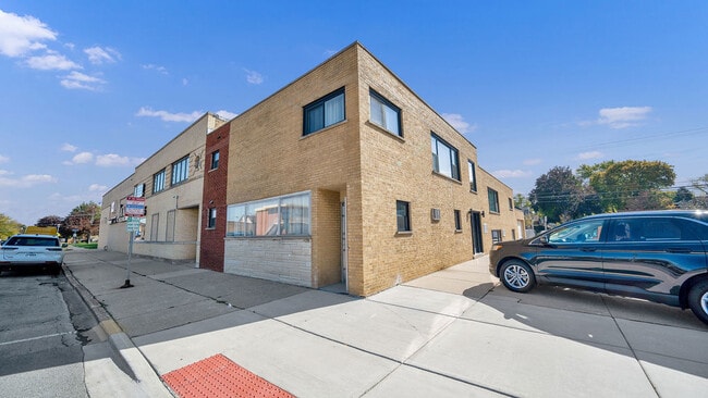 Building Photo - 6646 W 26th St Unit 2R