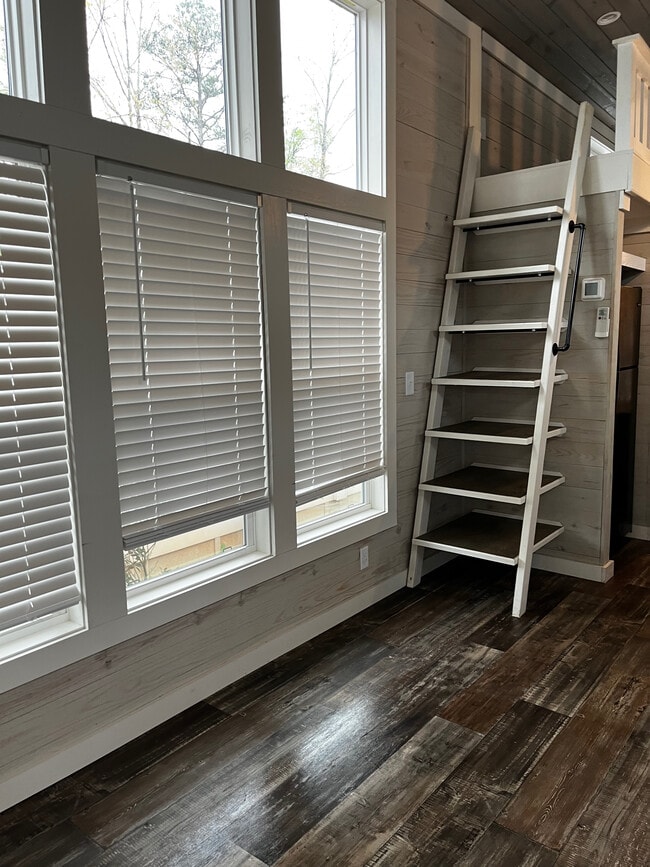 Photo - 4 Lakefront Cir