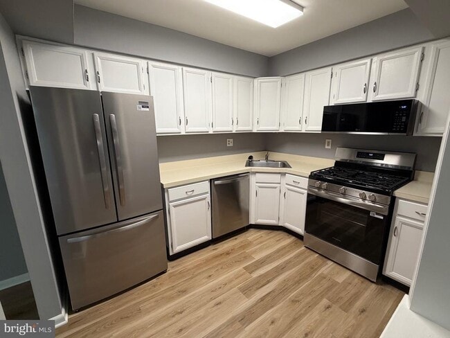 Photo - 132 Leedom Way