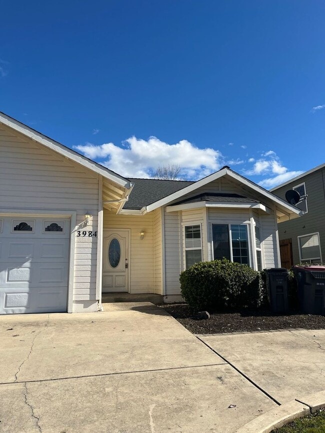 Building Photo - 3984-3988 Arrowhead Dr