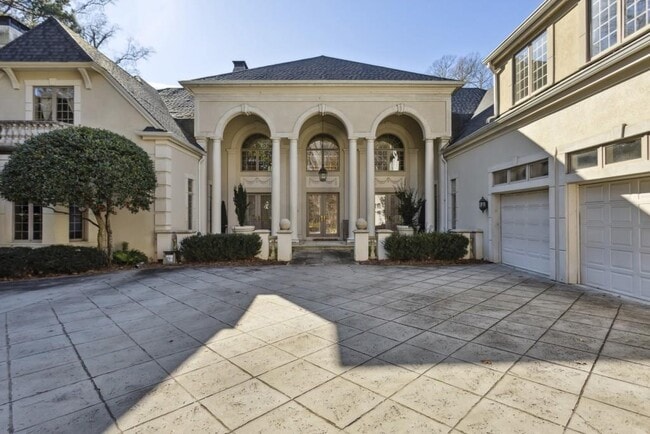 Photo - 712 W Paces Ferry Rd NW