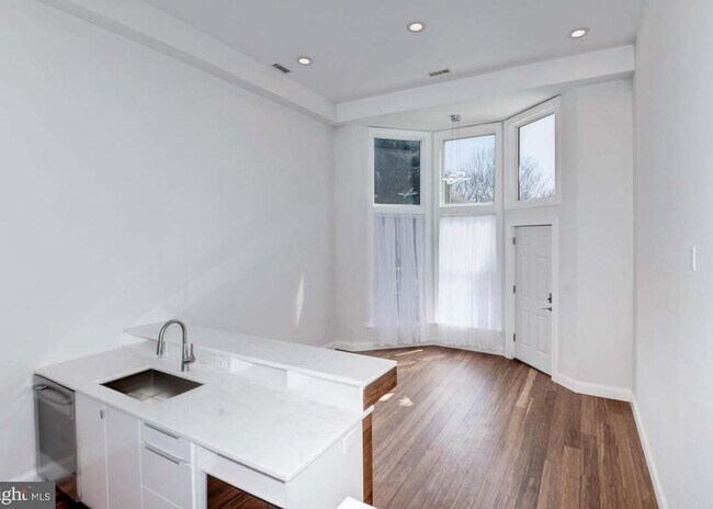 Photo - 4600 Kenmore Dr NW Unidad Private Apartment