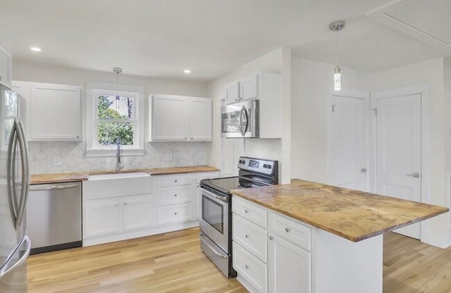 Photo - 1121 Goldilocks St