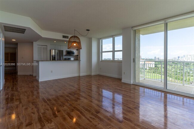 Photo - 19501 W Country Club Dr Unidad 1603