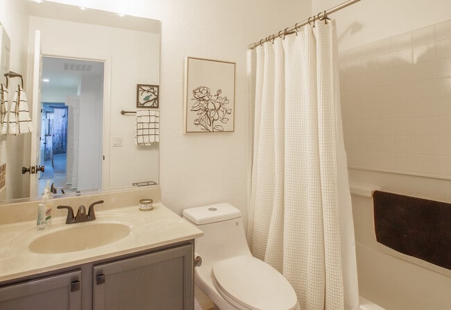 Baño secundario - 4746 E Woburn Ln