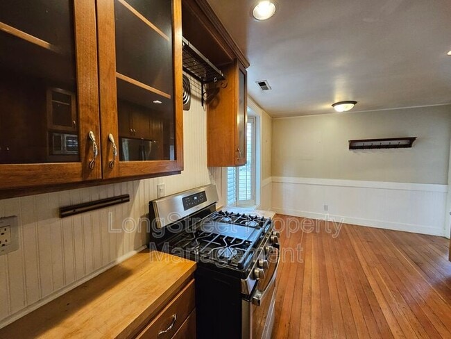 Photo - 1734 SW Market St