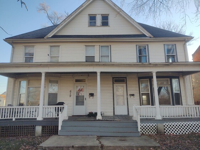 Building Photo - SW 619/621 23rd St Unit 621