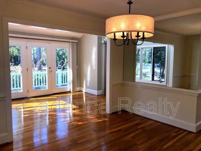 Photo - 1016 Creekside Ln