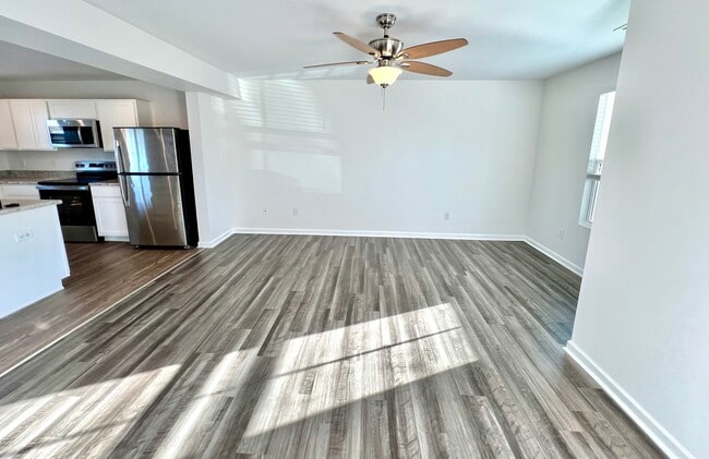 Photo - 2103 Portway Alley