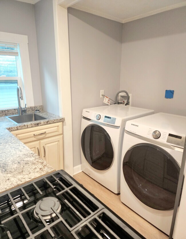 Photo - 135 E 17th St Unit #6