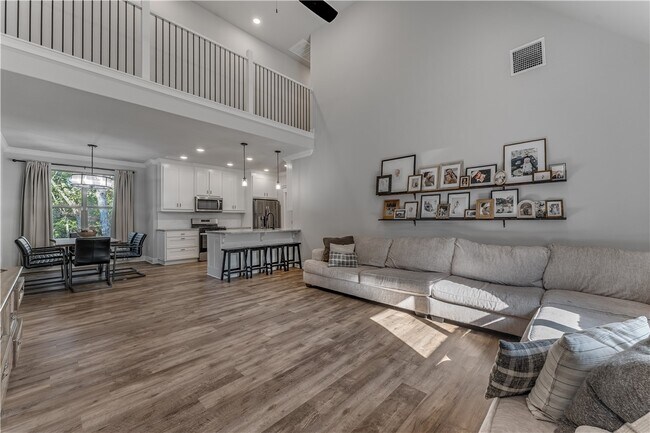 Photo - 13 Hinckley Cir