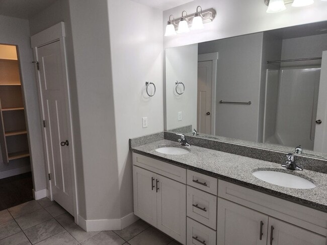 Photo - 4 Bedroom 2.5 Bathroom Lehi Townhome!